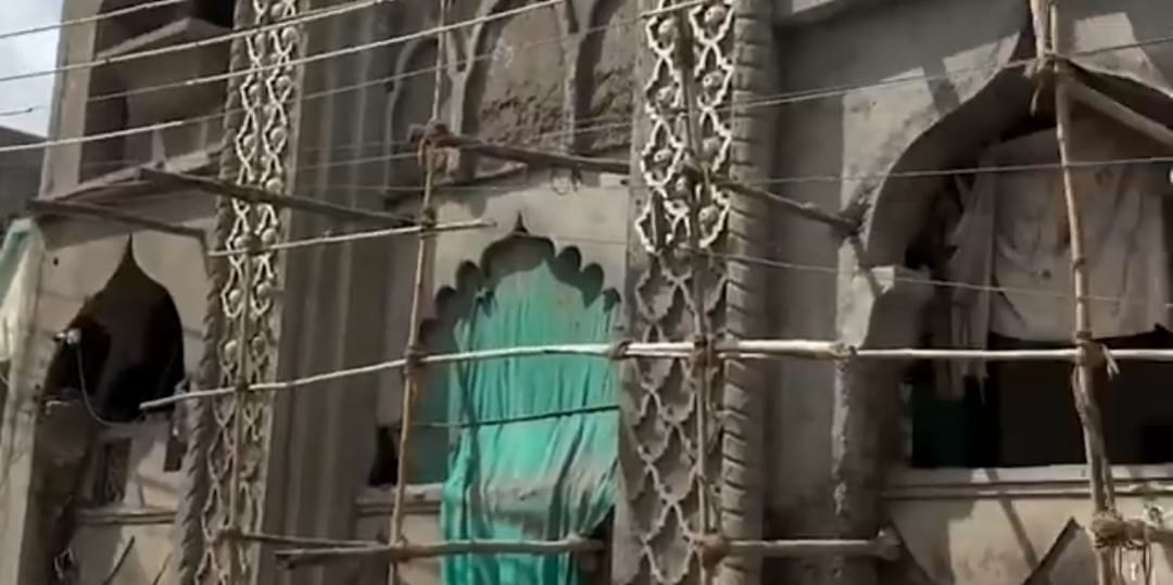 मस्जिद निर्माण कार्य की झलक